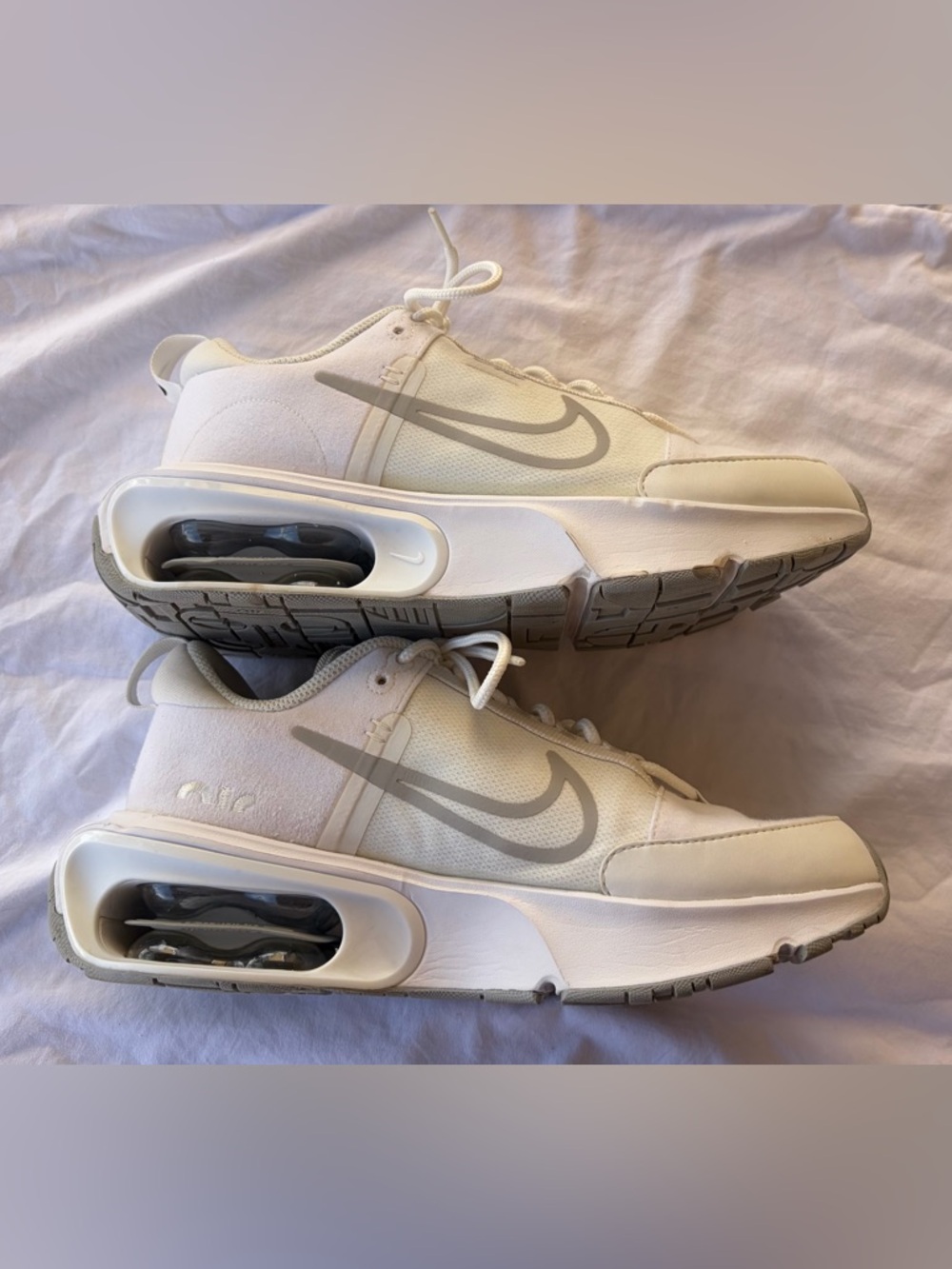 Nike Air Max INTRLK Women’s White Like New Sz 10 Running Athletic Gorgeous